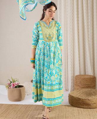 Floral Printed Notch Neck Pure Cotton Kurta With Trousers & Dupatta 5