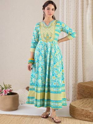 Floral Printed Notch Neck Pure Cotton Kurta With Trousers & Dupatta 6