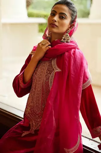Women Ethnic Motifs Embroidered Regular Sequinned Velvet Kurta with Trousers & With Dupatta