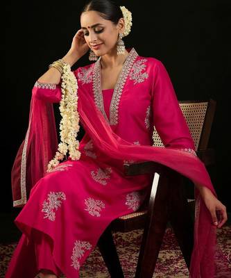 V Neck Ethnic Motifs Embroidered Sequinned Kurta with Trouser & Dupatta 2