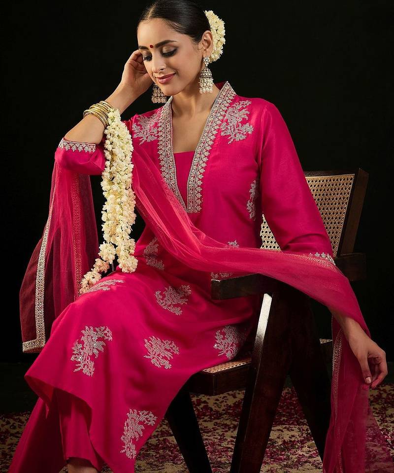 V Neck Ethnic Motifs Embroidered Sequinned Kurta with Trouser & Dupatta