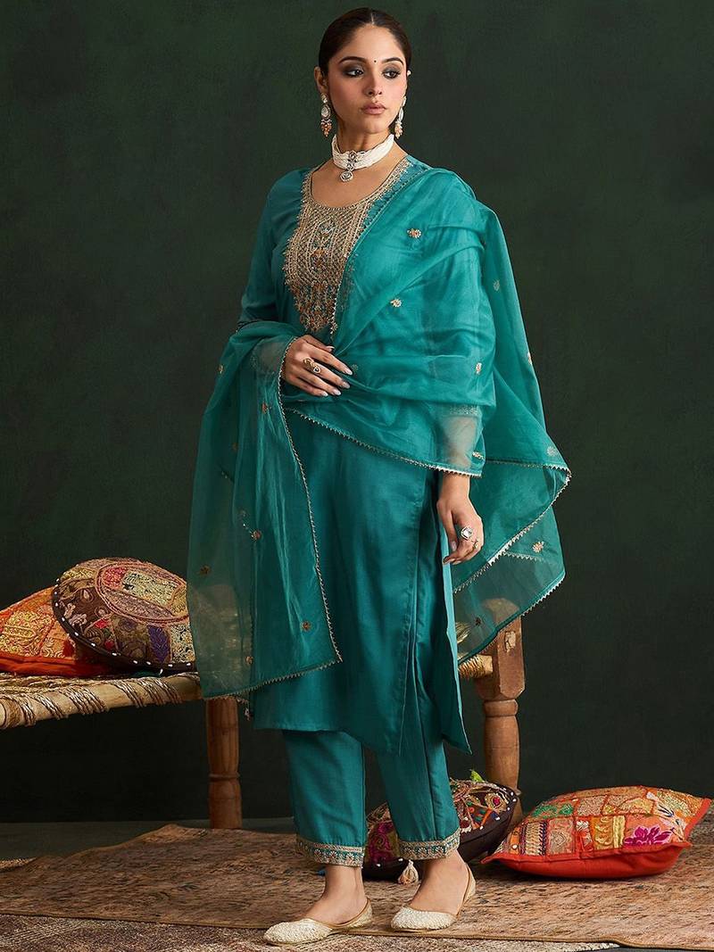 Ethnic Motifs Embroidered Thread Work Straight Kurta With Trousers & Dupatta