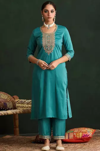 Ethnic Motifs Embroidered Thread Work Straight Kurta With Trousers & Dupatta