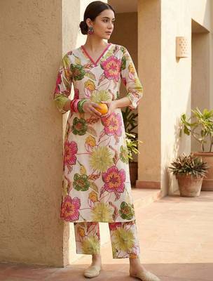 Women Floral Printed Regular Pure Cotton Kurta with Trousers 1