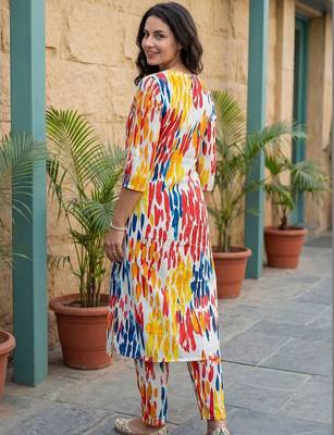 Women Printed Regular Pure Cotton Kurta with Trousers 5