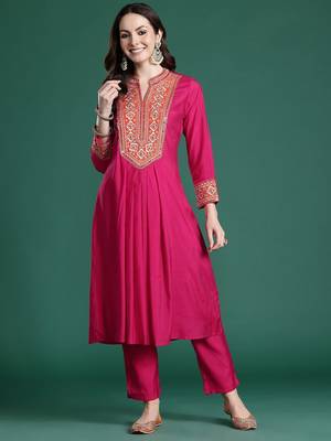 Women Ethnic Motifs Embroidered Pleated Mirror Work Kurta with Trousers 1
