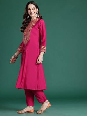 Women Ethnic Motifs Embroidered Pleated Mirror Work Kurta with Trousers 5