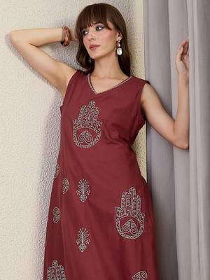 Women Woven Design Embroidered Cotton Kurta with Palazzos 2