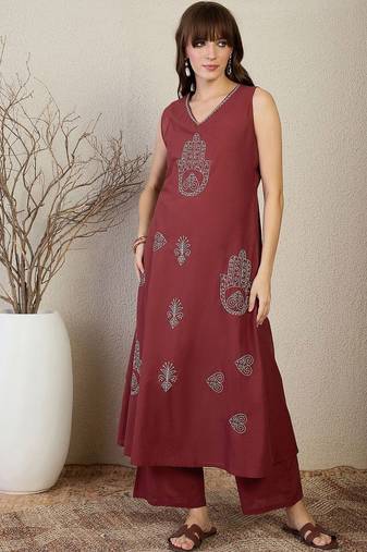 Women Woven Design Embroidered Cotton Kurta with Palazzos