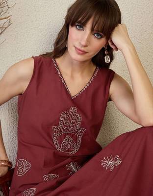 Women Woven Design Embroidered Cotton Kurta with Palazzos 3