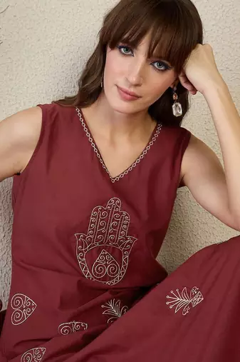 Women Woven Design Embroidered Cotton Kurta with Palazzos