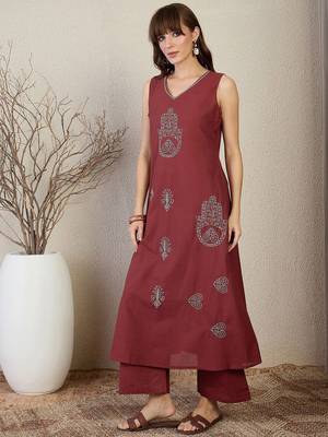 Women Woven Design Embroidered Cotton Kurta with Palazzos 4