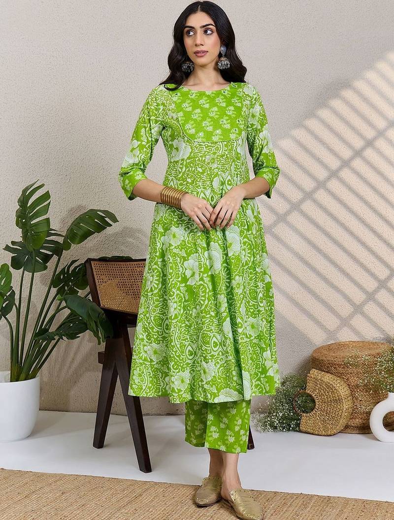 women floral printed cotton a-line kurta with trousers & dupatta
