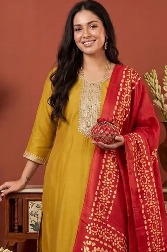 Women Ethnic Motifs Embroidered Regular Thread Work Kurta with Trousers & With Dupatta