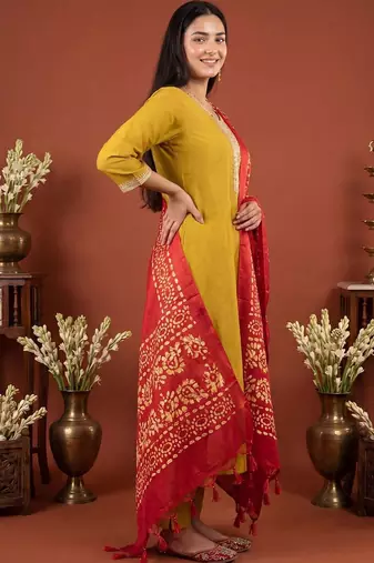 Women Ethnic Motifs Embroidered Regular Thread Work Kurta with Trousers & With Dupatta