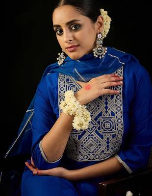 V Neck Floral Yoke Design Zardozi Straight Kurta with Trouser & Dupatta 3