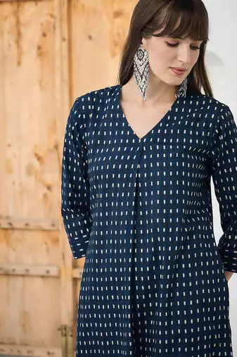 Women Geometric Printed Cotton Kurta with Trousers