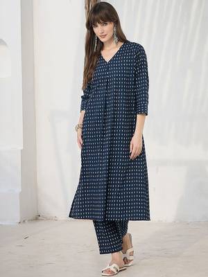 Women Geometric Printed Cotton Kurta with Trousers 1