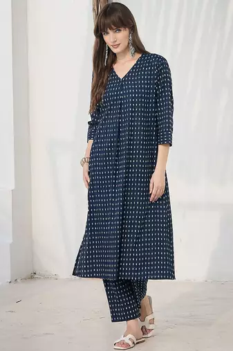 Women Geometric Printed Cotton Kurta with Trousers