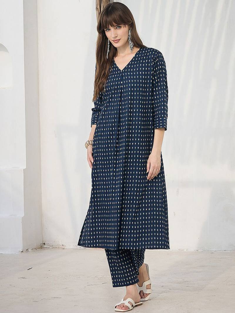 Women Geometric Printed Cotton Kurta with Trousers