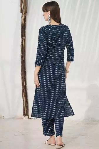 Women Geometric Printed Cotton Kurta with Trousers