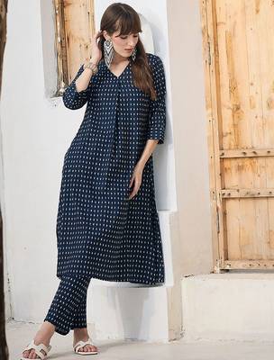 Women Geometric Printed Cotton Kurta with Trousers 6