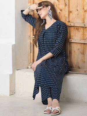 Women Geometric Printed Cotton Kurta with Trousers 7