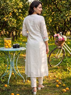 Women Floral Embroidered Empire Thread Work Pure Cotton Kurta with Trousers 4