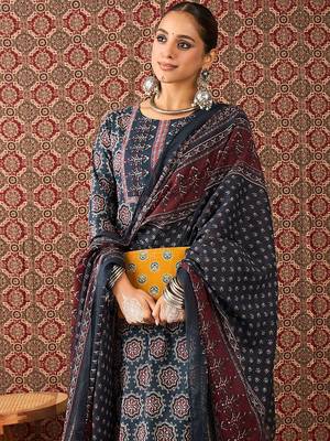 Women Floral Printed Regular Pure Cotton Kurta with Trousers & Dupatta Kurta Sets 1