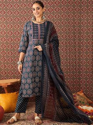 Women Floral Printed Regular Pure Cotton Kurta with Trousers & Dupatta Kurta Sets 2