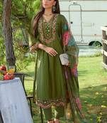 Women Floral Embroidered Thread Work Liva Kurta with Trousers & With Dupatta