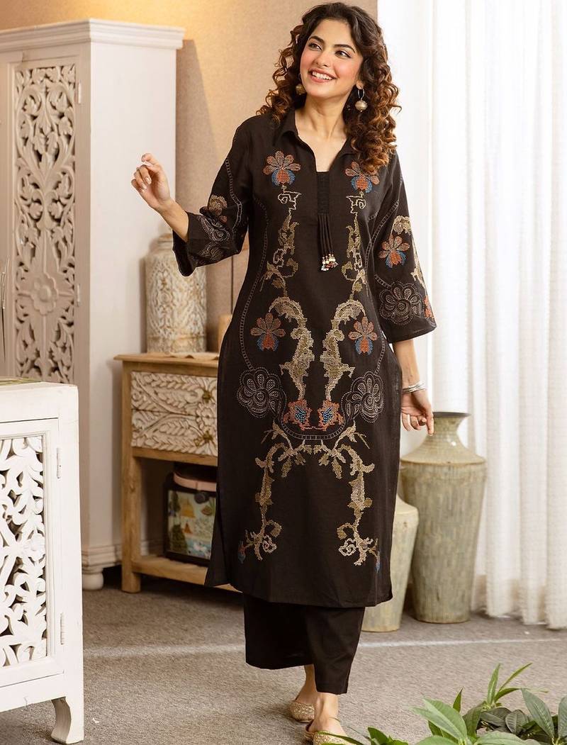 Women Floral Embroidered Regular Thread Work Pure Cotton Kurta with Trousers