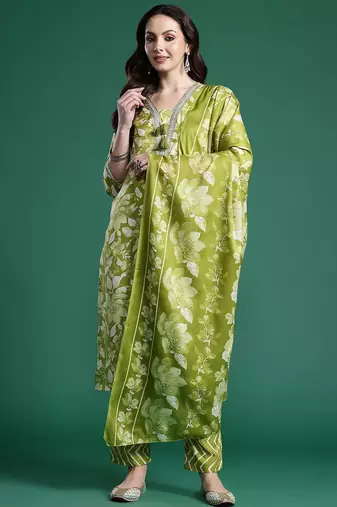 Women Floral Printed Regular Beads and Stones Kurta with Trousers & With Dupatta