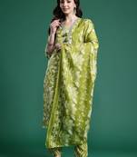 Women Floral Printed Regular Beads and Stones Kurta with Trousers & With Dupatta