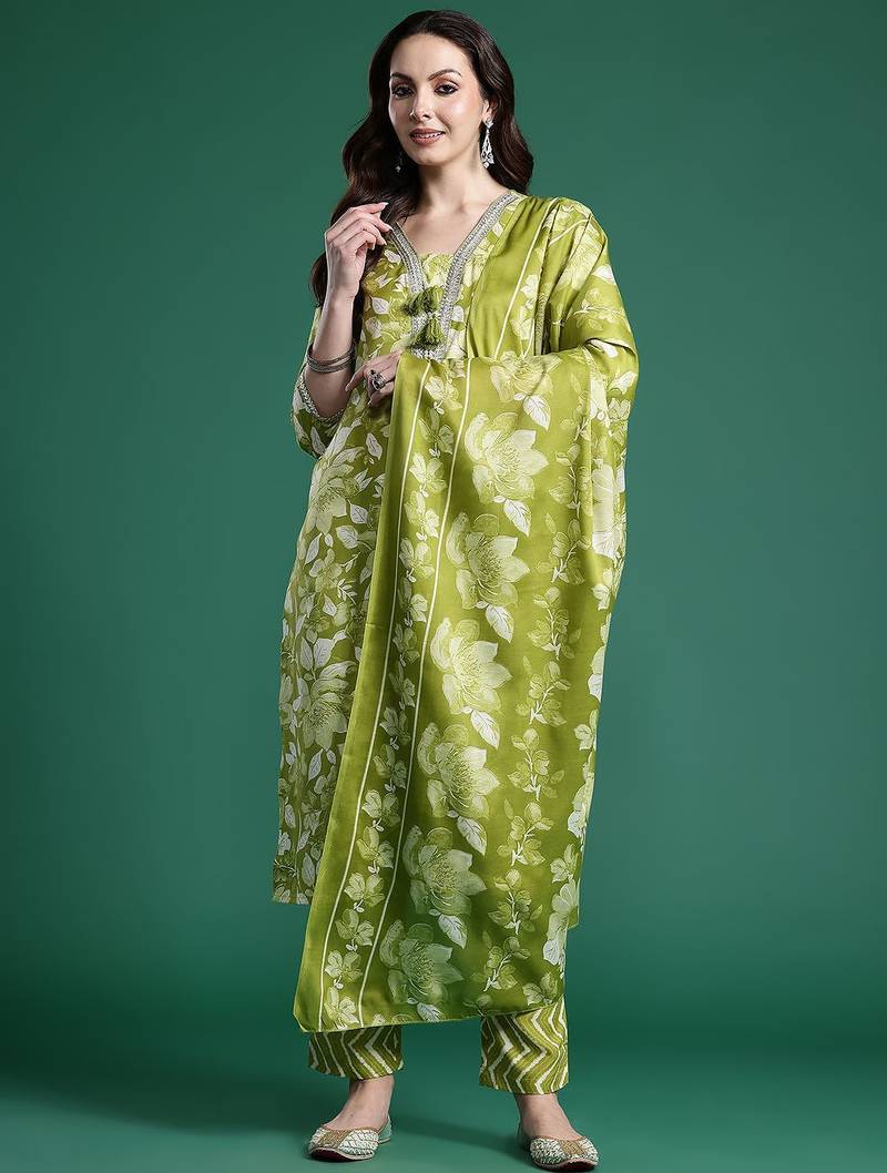 Women Floral Printed Regular Beads and Stones Kurta with Trousers & With Dupatta