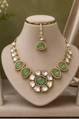 kundan mint green mehendi polish necklace set with earrings and maang tikka for bridal wedding jewelry