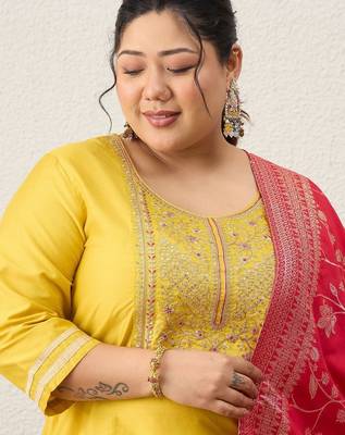 Plus Size Ethnic Motifs Embroidered Regular Kurta with Trousers & With Dupatta 3