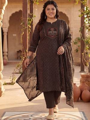 Plus Size Black Printed Straight Kurta Trousers With Dupatta Set 2