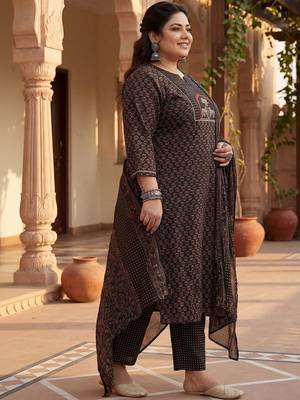 Plus Size Black Printed Straight Kurta Trousers With Dupatta Set 4