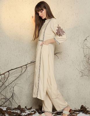 Women Ethnic Motifs Embroidered Regular Mirror Work Kurta with Palazzos 2