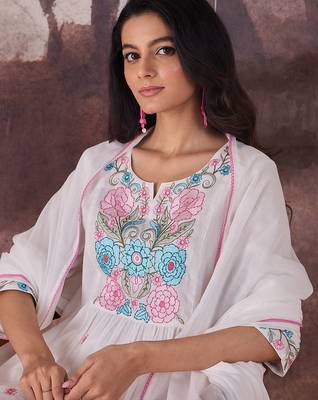 Women Floral Embroidered Regular Thread Work Pure Cotton Kurta with Trousers & With Dupatta 2