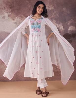 Women Floral Embroidered Regular Thread Work Pure Cotton Kurta with Trousers & With Dupatta 5