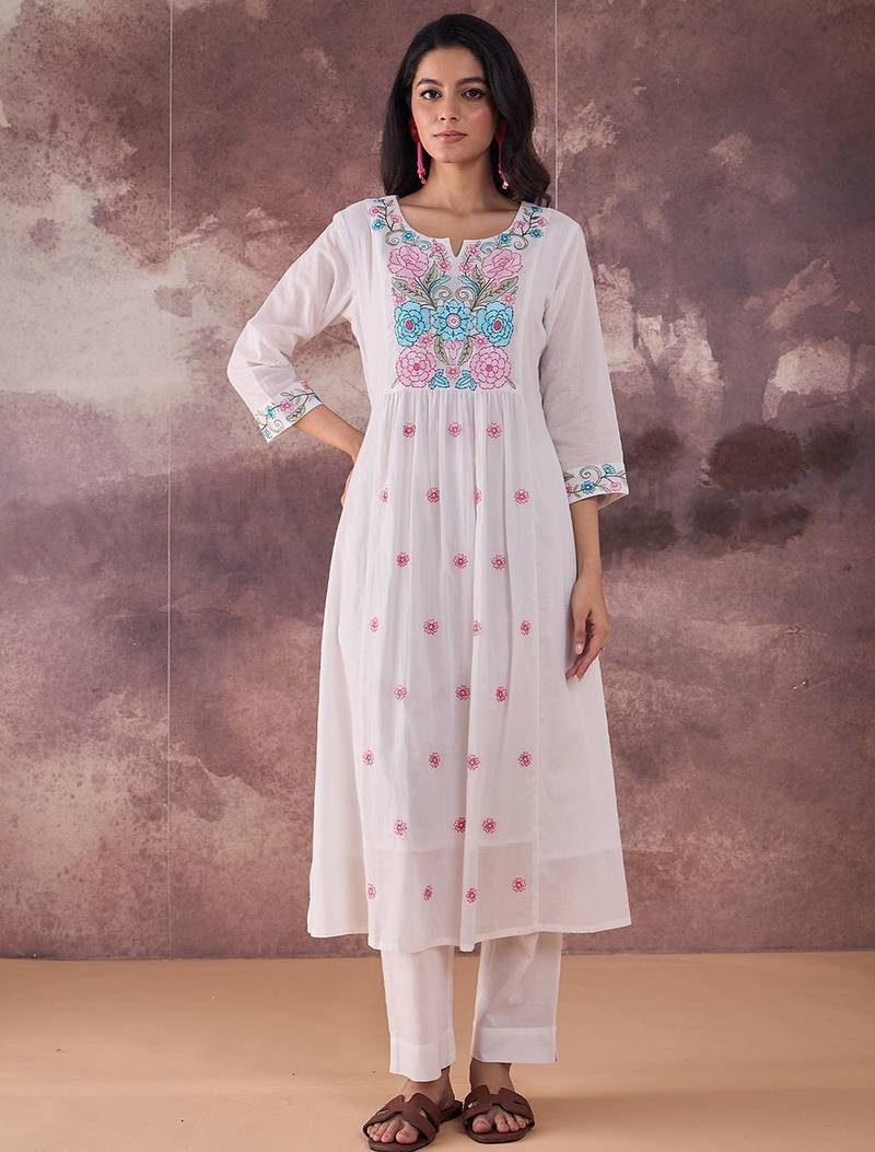 Women Floral Embroidered Regular Thread Work Pure Cotton Kurta with Trousers & With Dupatta