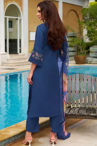 Women Floral Embroidered Panelled Thread Work Pure Silk Kurta with Trousers & With Dupatta