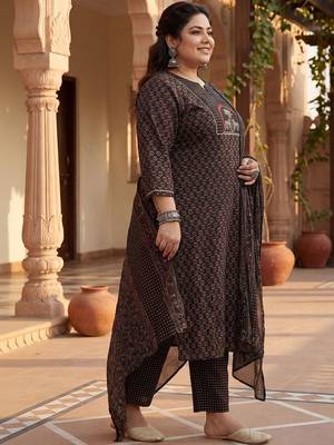 Plus Size Black Printed Straight Kurta Trousers With Dupatta Set 3