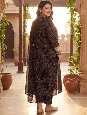 Plus Size Black Printed Straight Kurta Trousers With Dupatta Set 4
