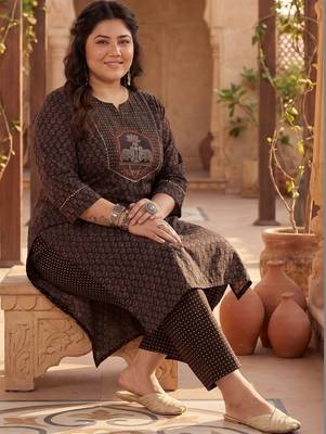 Plus Size Black Printed Straight Kurta Trousers With Dupatta Set 5