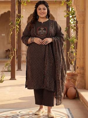 Plus Size Black Printed Straight Kurta Trousers With Dupatta Set 6