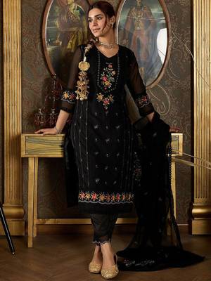 Floral Embroidered Sequinned Panelled Organza Kurta With Trousers & Dupatta 7