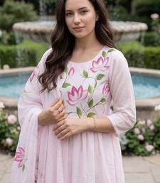 Women Floral Printed Regular Pure Cotton Kurta with Trousers & With Dupatta